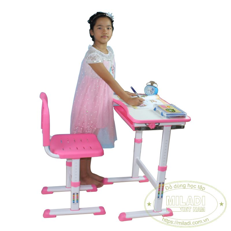 Bàn ghế thông minh cho bé